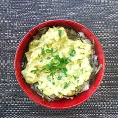 รูปของ まるでネギトロなアボカド丼（マグロ無し）