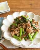 ごはんがススム☆野沢菜と豚肉のごまソテー