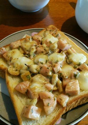 お魚ソーセージとチーズのトースト-レシピのメイン写真