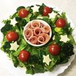 クリスマスリースのサラダ
