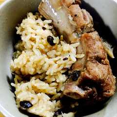 รูปของ 排骨飯〜スペアリブの香港風炊き込みご飯