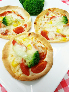 簡単☆餃子の皮でパリパリピザ+余り野菜♪-レシピのメイン写真