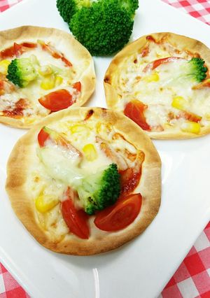 簡単☆餃子の皮でパリパリピザ＋余り野菜♪-レシピのメイン写真