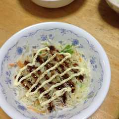 รูปของ キャベツサラダをお好み焼き風に食す