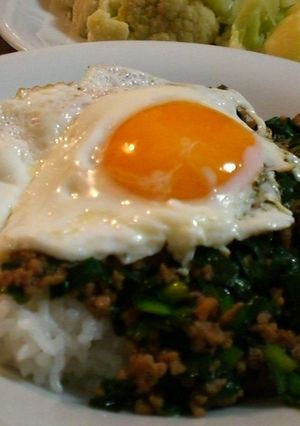 ピリ辛ひき肉飯 目玉焼きのせ-レシピのメイン写真