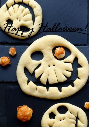 簡単手捏ね☆ハロウィンお化けのフーガス！-レシピのメイン写真