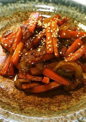ニンジンと豚肉のメイプルシロップきんぴら-レシピのメイン写真