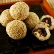 簡単!手作りおやつ♪くるみ入りごま団子