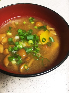 かぼちゃとなめこのお味噌汁-レシピのメイン写真