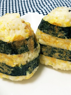 卵包んだシマシマおにぎり見た目も可愛い♪-レシピのメイン写真