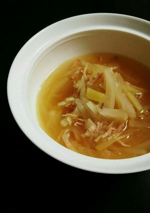 生姜入り。千切り大根じゃが芋スープ-レシピのメイン写真