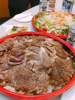 3つの味が楽しめる!メガ盛り ステーキ丼-レシピのメイン写真