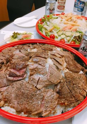 ３つの味が楽しめる！メガ盛り　ステーキ丼-レシピのメイン写真