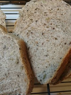 砂糖不使用 フワフワ全粒粉とゴマのパン-レシピのメイン写真