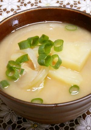 じゃが芋と玉ねぎの味噌汁-レシピのメイン写真