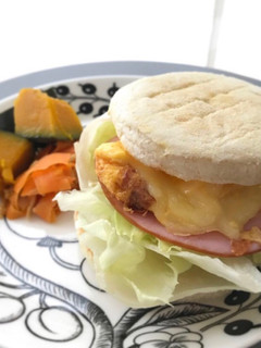 白だしチーズオムレツのマフィンサンド-レシピのメイン写真