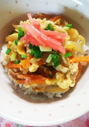人参入り♪彩り豊かな親子丼-レシピのメイン写真