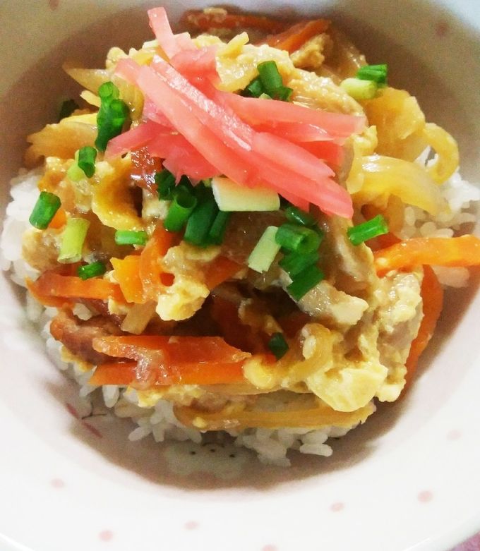 人参入り♪彩り豊かな親子丼-レシピのメイン写真