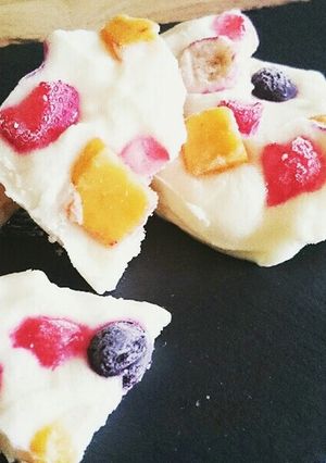 フローズンフルーツのヨーグルトバーク-レシピのメイン写真