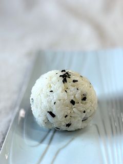 ごま油香る♪わかめのおにぎり-レシピのメイン写真