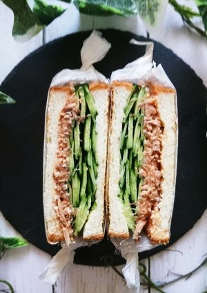 サバ水煮缶とキュウリでサンドイッチ♪-レシピのメイン写真