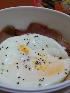レンジde簡単!焼豚&目玉焼き丼☆お弁当-レシピのメイン写真