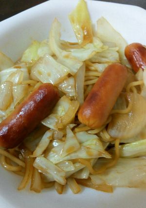 キャベツと玉ねぎとソーセージの焼きそば-レシピのメイン写真