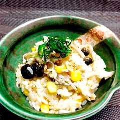 รูปของ 秋鮭とトウモロコシ、きのこの炊き込みご飯