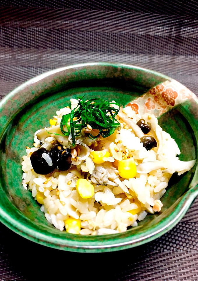 秋鮭とトウモロコシ、きのこの炊き込みご飯-レシピのメイン写真