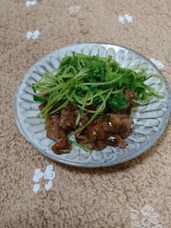 簡単!豚肉の甘辛煮に豆苗たっぷり-レシピのメイン写真