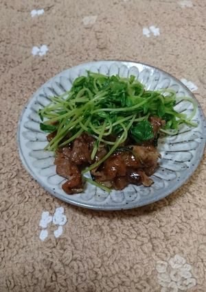 簡単！豚肉の甘辛煮に豆苗たっぷり-レシピのメイン写真