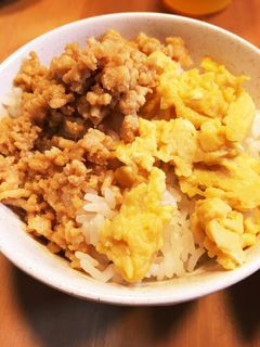 簡単!!美味しい!!鶏そぼろの二色丼-レシピのメイン写真