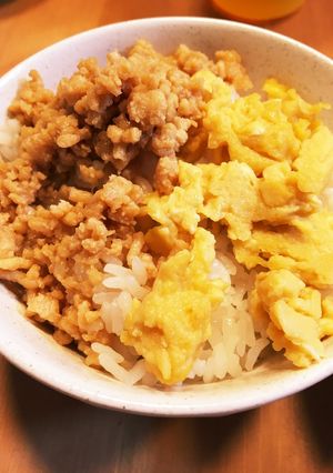 簡単!!美味しい!!鶏そぼろの二色丼-レシピのメイン写真