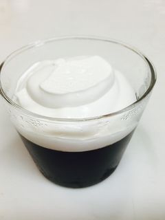 コーヒー蜂蜜入りゼリー生クリームのせ✨-レシピのメイン写真