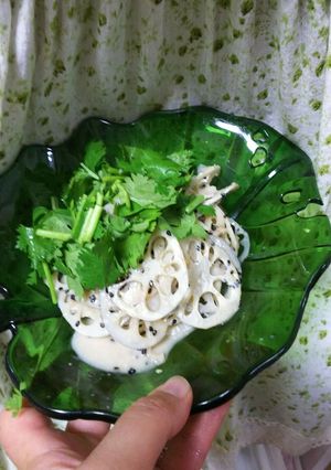 ✨簡単パクチーと蓮根のゴマ酢マヨ和え✨-レシピのメイン写真