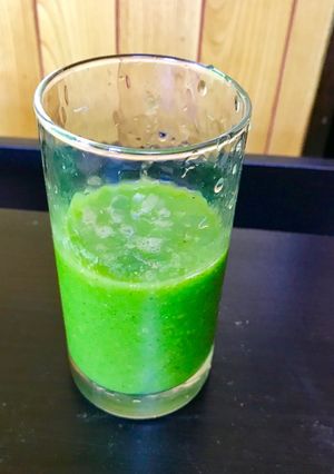 グリーンキウィとレタスと蜂蜜スムージー♪-レシピのメイン写真