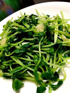 豆苗とにんにくの中華炒め 3分で完成-レシピのメイン写真