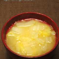 รูปของ 白菜のお味噌汁♪