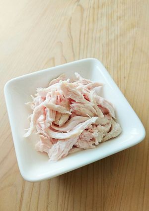 とても簡単！ポリ袋で柔らかしっとり蒸し鶏-レシピのメイン写真