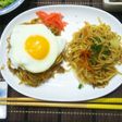 塩焼きそば(右)