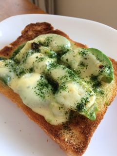 グリーンが鮮やか★アボカドチーズトースト-レシピのメイン写真