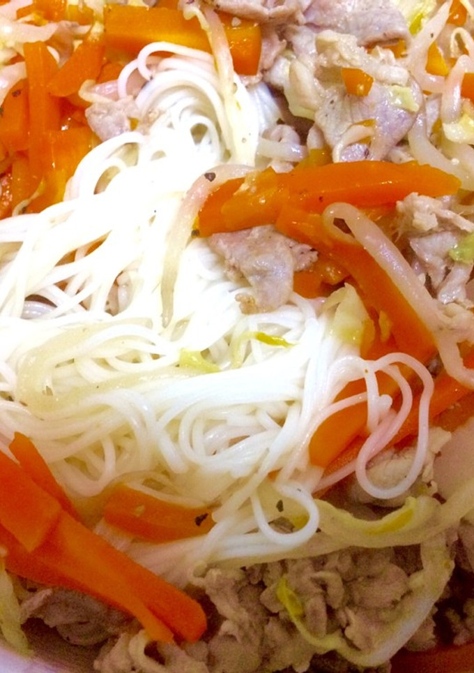 夏の余ったそうめんon野菜炒め!!-レシピのメイン写真