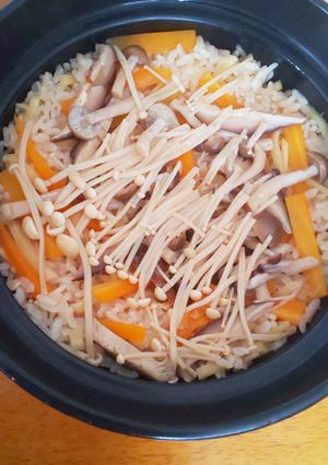 ランチにも!土鍋で簡単♪キノコご飯♪-レシピのメイン写真