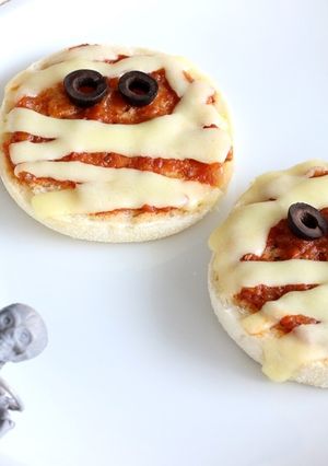 簡単ミイラのピザトーストを４つの材料で-レシピのメイン写真