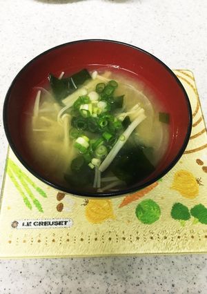 えのきと玉ねぎのお味噌汁-レシピのメイン写真