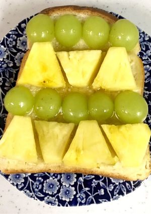 パイナップルとマスカットでデザートパン-レシピのメイン写真