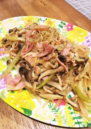 しめじとベーコンのバター醤油炒め-レシピのメイン写真