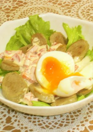 焼きつみれと半熟玉子のおかずサラダ-レシピのメイン写真