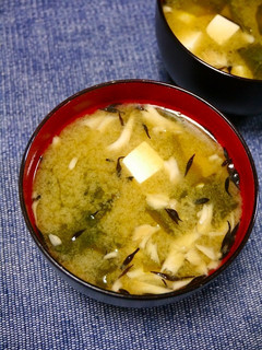 簡単!ひじきワカメ舞茸豆腐のお味噌汁-レシピのメイン写真