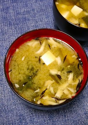 簡単！ひじきワカメ舞茸豆腐のお味噌汁-レシピのメイン写真